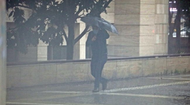 Antalya'da yarın için kuvvetli fırtına uyarısı