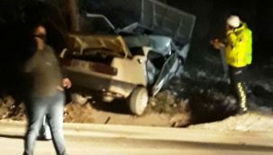 Araç içinden yaralı çıkartıldı