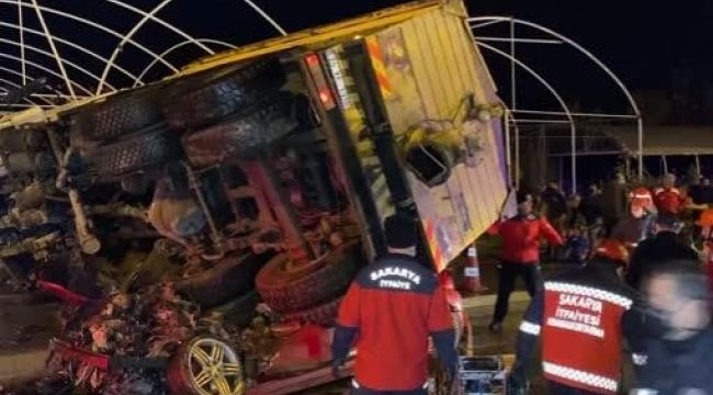 Asfalt kamyonu kağıt gibi ezdi, lüks otomobilinden cansız bedeni çıkarıldı