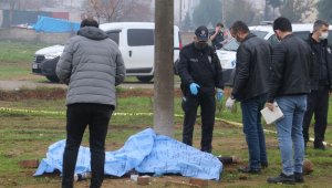 Aydınlatma direğine dayalı vaziyette ölü bulundu