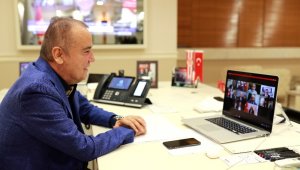 CHP'li Büyükşehir Belediye Başkanlarıyla çevrim içi toplantı