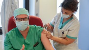 Belçika'da 100 binden fazla kişi Covid-19'a karşı aşılandı