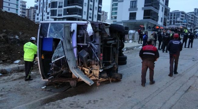 Belediyenin işçi servisi devrildi: 2 ölü, 23 yaralı