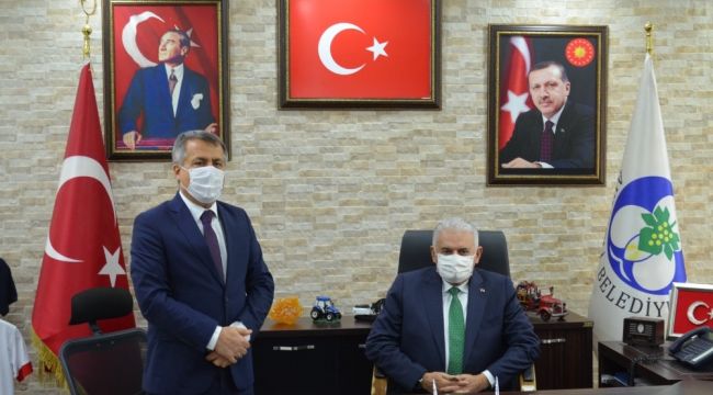 Binali Yıldırım'dan Ahmetli'ye ziyaret