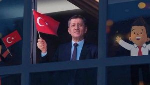 "Bize pencerelerinizden, evlerinizden katılır mısınız"