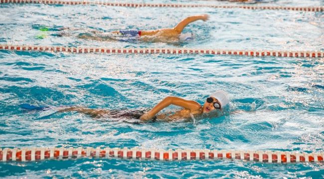 Buca'nın minik yüzücüleri şampiyonaya hazırlanıyor
