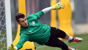 Bursasporlu kaleci Ataberk Dadakdeniz zirvede yer aldı