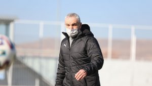 Çalımbay: "Hakemler oyunculara düşman gibi"