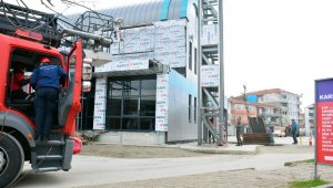 Cami minaresine Türk bayrağı asıyordu, intihar sandılar