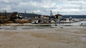Çanakkale'de Kepez deresi taştı, iki tekne battı