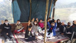 EBA için 2 km'lik tepeye tırmanıyorlar