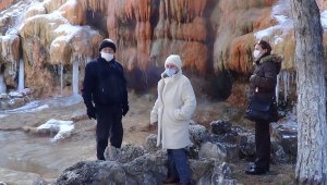 Eksi 12'de yapay sıcak su şelalesi dondu