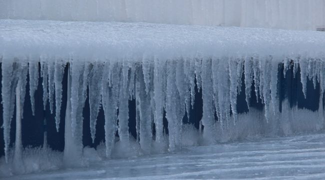 Eksi 20... Buz sarkıtları