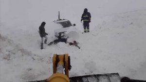 Elektrik arızasını giderdiler, tipide mahsur kaldılar