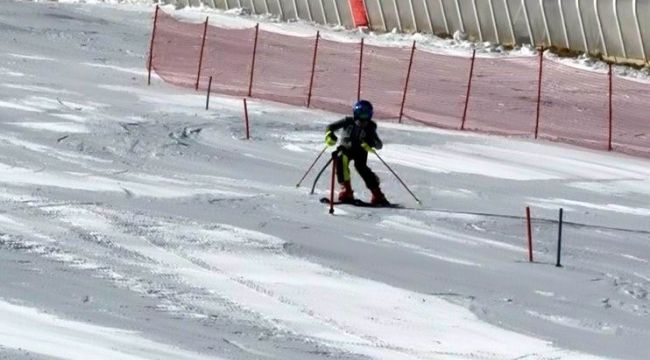 Erciyes'te sıcak havada kayak keyfi