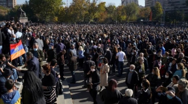 Ermenistan'da protestocular durmak bilmiyor: 26 gözaltı