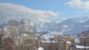Hakkari'de 82 yerleşim yeri ulaşıma kapandı