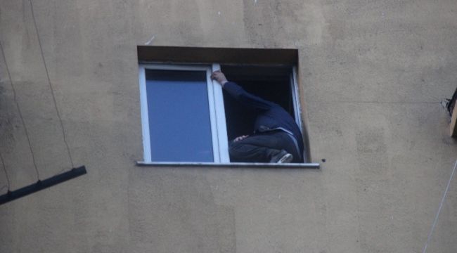 Hastane penceresinde intihar girişimi