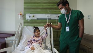 Hem iyileştirdi, hem konser verdi