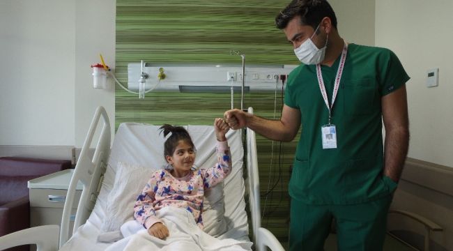 Hem iyileştirdi, hem konser verdi