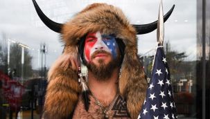 Herkes bu 'boynuzlu adam'ı merak ediyordu