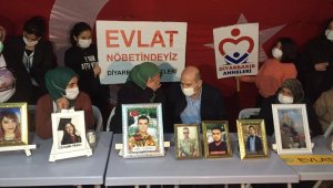 İçişleri Bakanı Soylu, HDP önünde alilerle buluştu