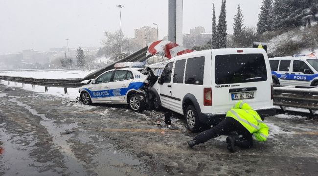 İki polis aracı çarpıştı: 3 yaralı