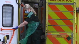 İngiltere'de Covid-19'a bağlı can kaybı 100 bini aştı