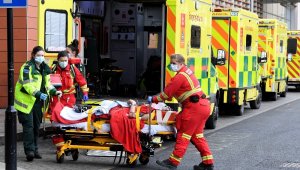 İngiltere'de günlük vaka sayısı rekor tazeledi