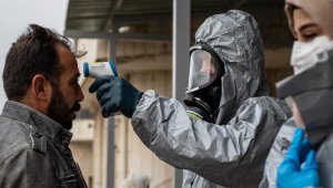 İngiltere'de son 24 saatte Covid-19'a bağlı bin 725 can kaybı