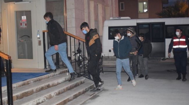 İtalya diye, Aydın'a bırakıldılar