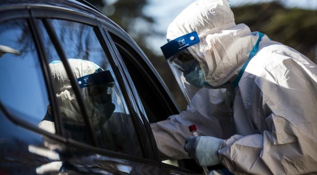 İtalya'da son 24 saatte Covid-19'a bağlı 377 ölüm