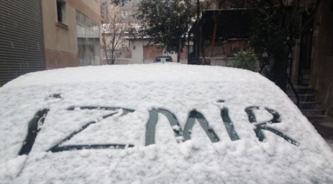 İzmir'de yüksek kesimlerde kar yağışı