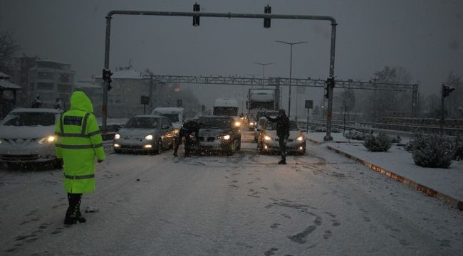 İzmir-Kula yolu bu halde