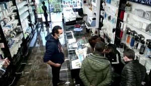 İzmir polisi dolandırıcıyı yemek yerken yakaladı