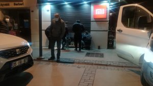 İzmir'de 13 yaşındaki çocuk 20 bin liralık cep telefonu çaldı