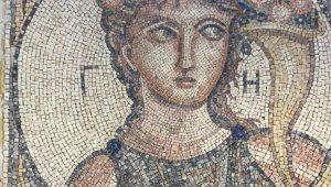 İzmir'de 2 bin yıllık mozaik ele geçirildi