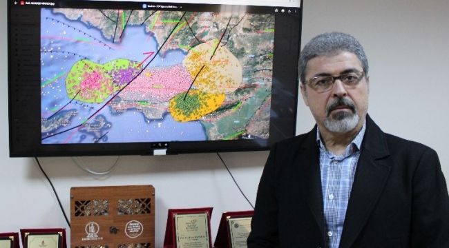 İzmir'de deprem fırtınası yaşanıyor