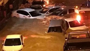 İzmir'de son durum: 212 iş yeri ve haneyi su bastı