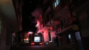 İzmir'de yangın paniği: 1'i bebek 4 kişi..