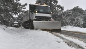 İzmir'in yüksek kesimlerinde karla mücadele