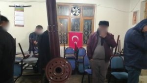 Kahvehanede oturan 11 kişiye 38 bin lira ceza