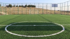 Karaköprü'de sentetik çim saha hizmete girdi