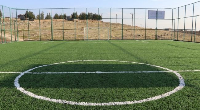 Karaköprü'de sentetik çim saha hizmete girdi