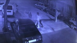 Kız meselesi kavgasında arkadaşını gözünden bıçakladı!