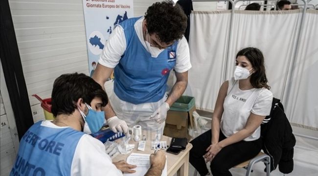 Korona aşılarını akrabalarına yapmışlar