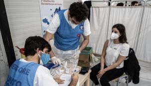 Korona aşılarını akrabalarına yapmışlar