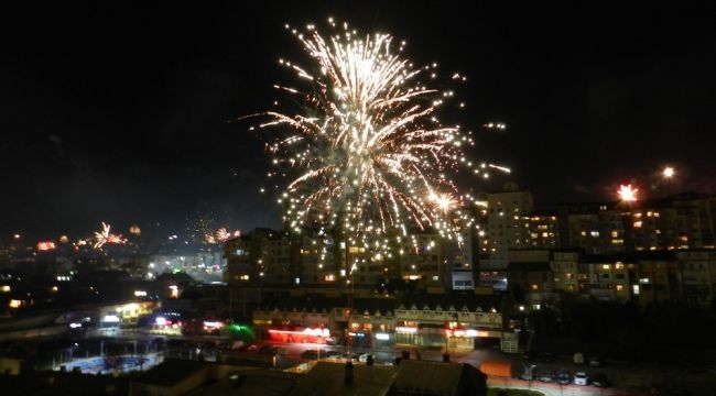Kosova yeni yılı havai fişeklerle karşıladı
