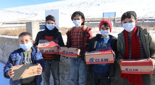 Köy çocuklarını ısıtan yardım