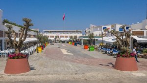 Kuşadası'nda tabela kirliliğine son